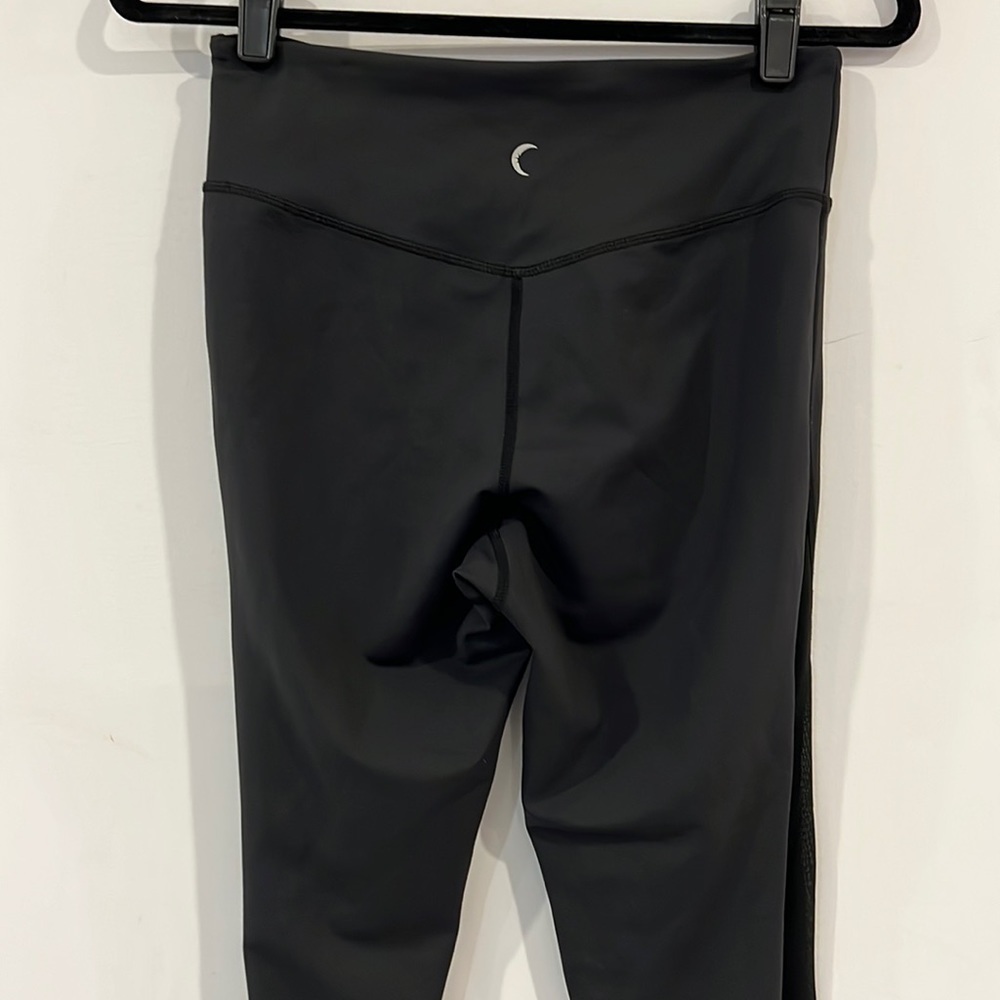 Zyia Active Black mesh Reflective Light and Tight Hi-Rise 7/8 leggings size 6-8 - Picture 6 of 14